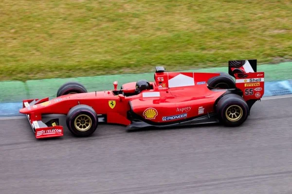 F1巴西站拉塞尔冲击分站冠军 梅赛德斯升级效果与赛道适配分析